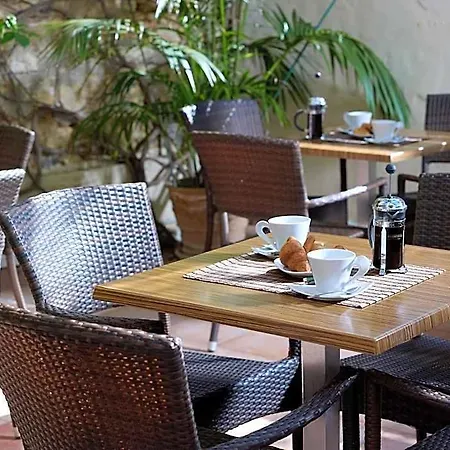 Irida Hotel