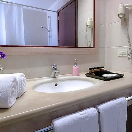 Irida Hotel 3*